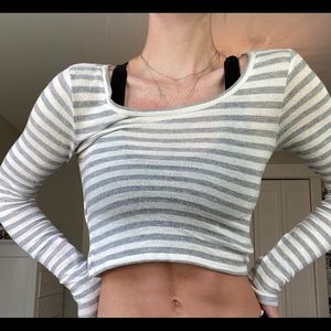 Long sleeve grey and white cropped top